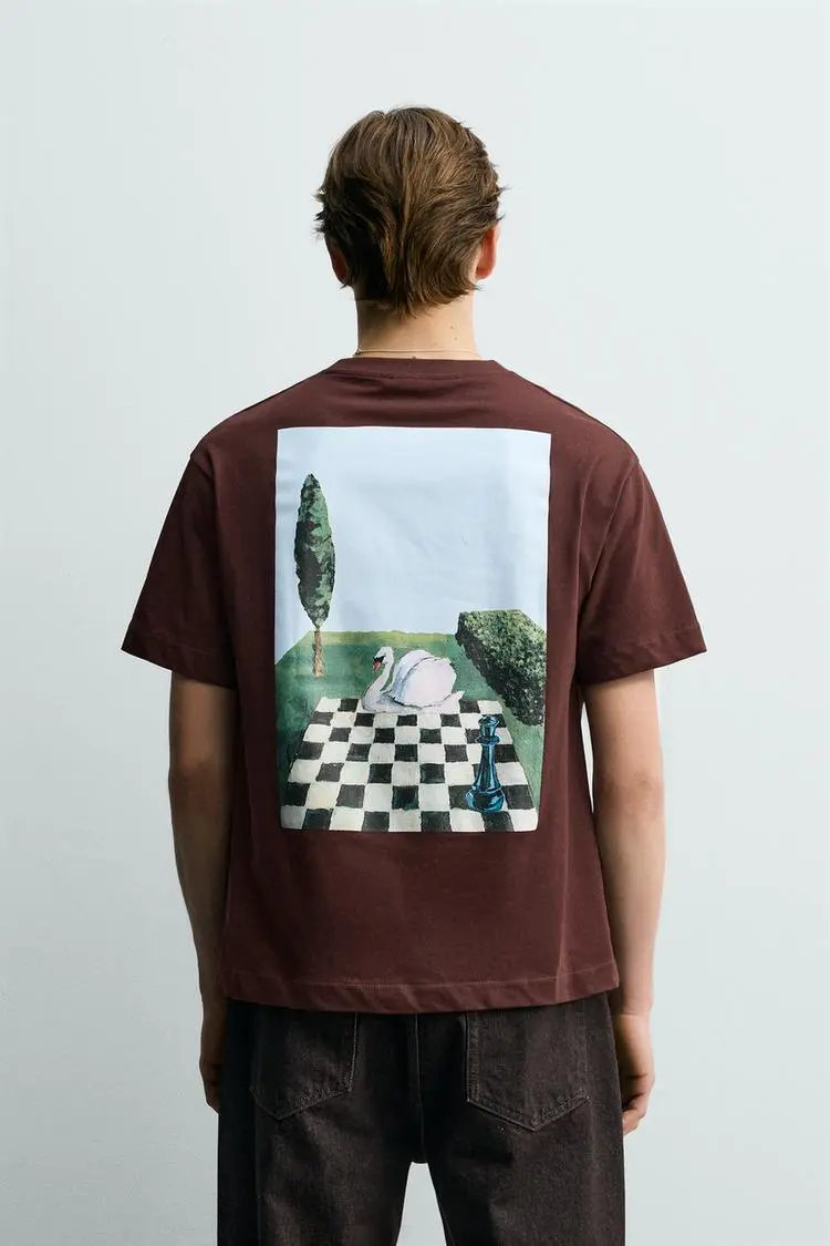 ZARA RELAXED FIT GRAPHIC T-SHIRT in Burgundy